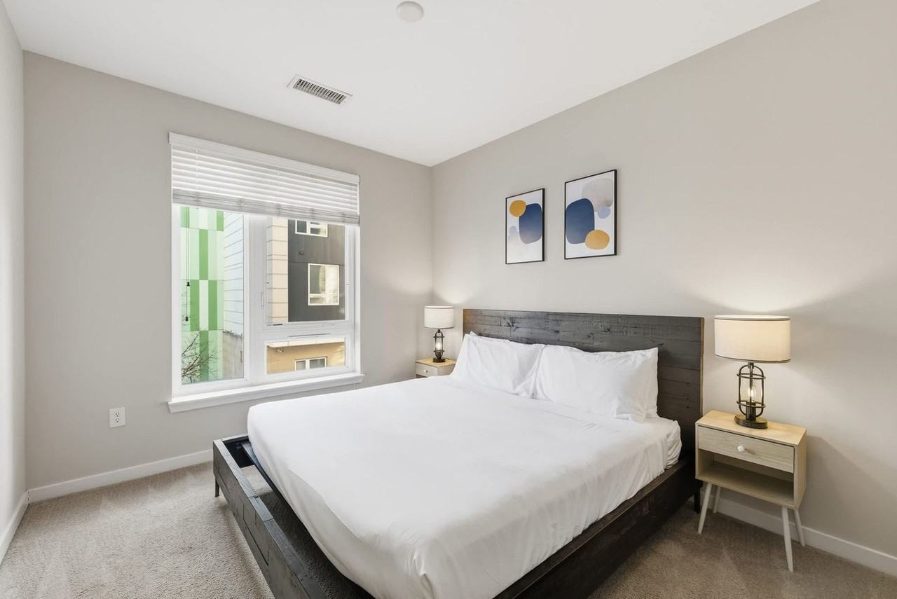 421 East Market Street - Photo 6 of 26