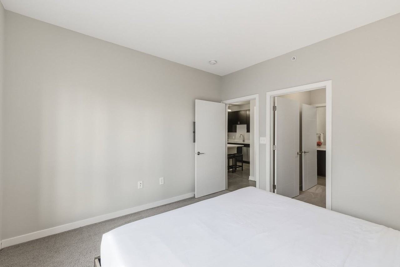 421 East Market Street - Photo 7 of 26