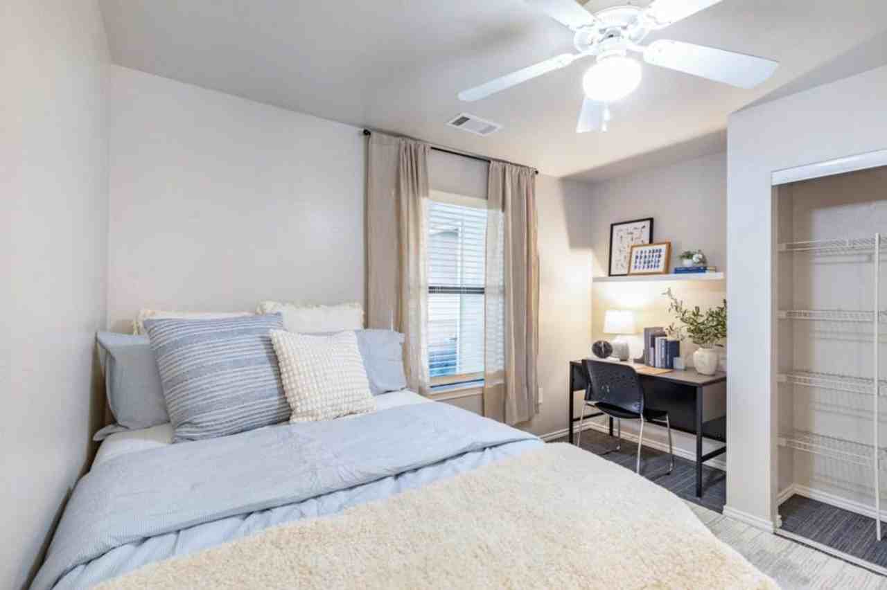 1201 Cleveland St #1385204P - Photo 3 of 30