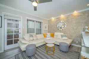 featured image of 910 Duncan Ln