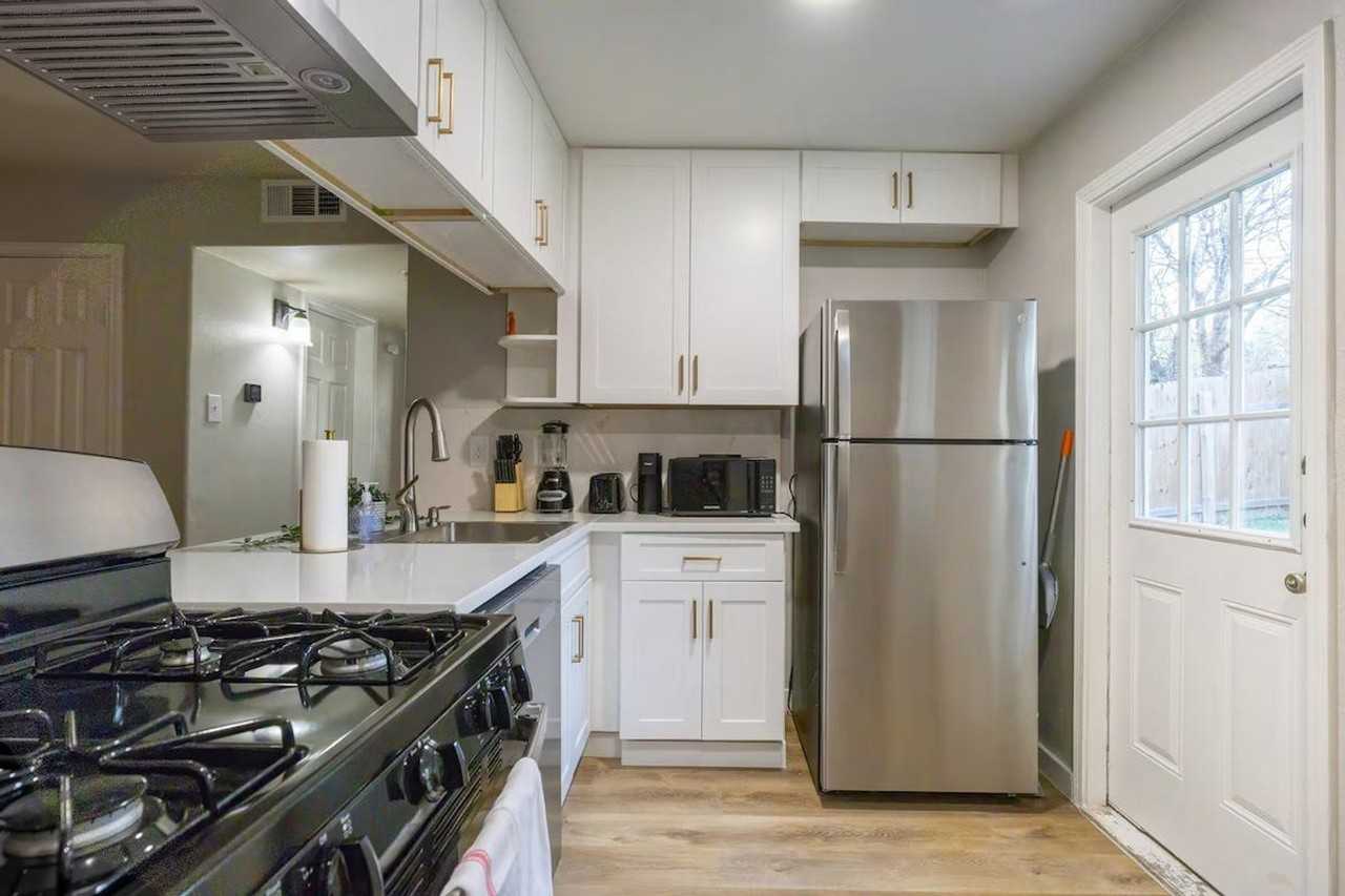 6302 Manor Rd #1385485P - Photo 3 of 12