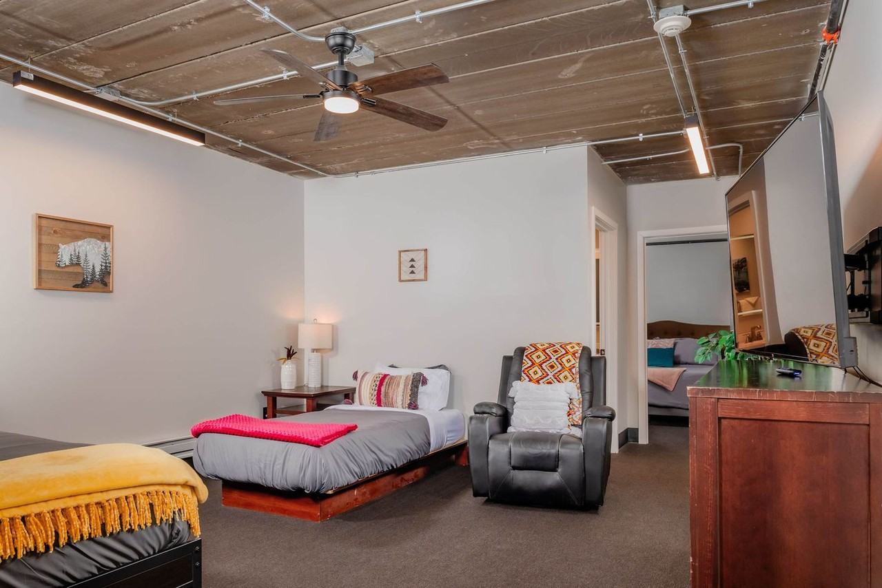 217 S Badger Ave #1387451P - Photo 5 of 15