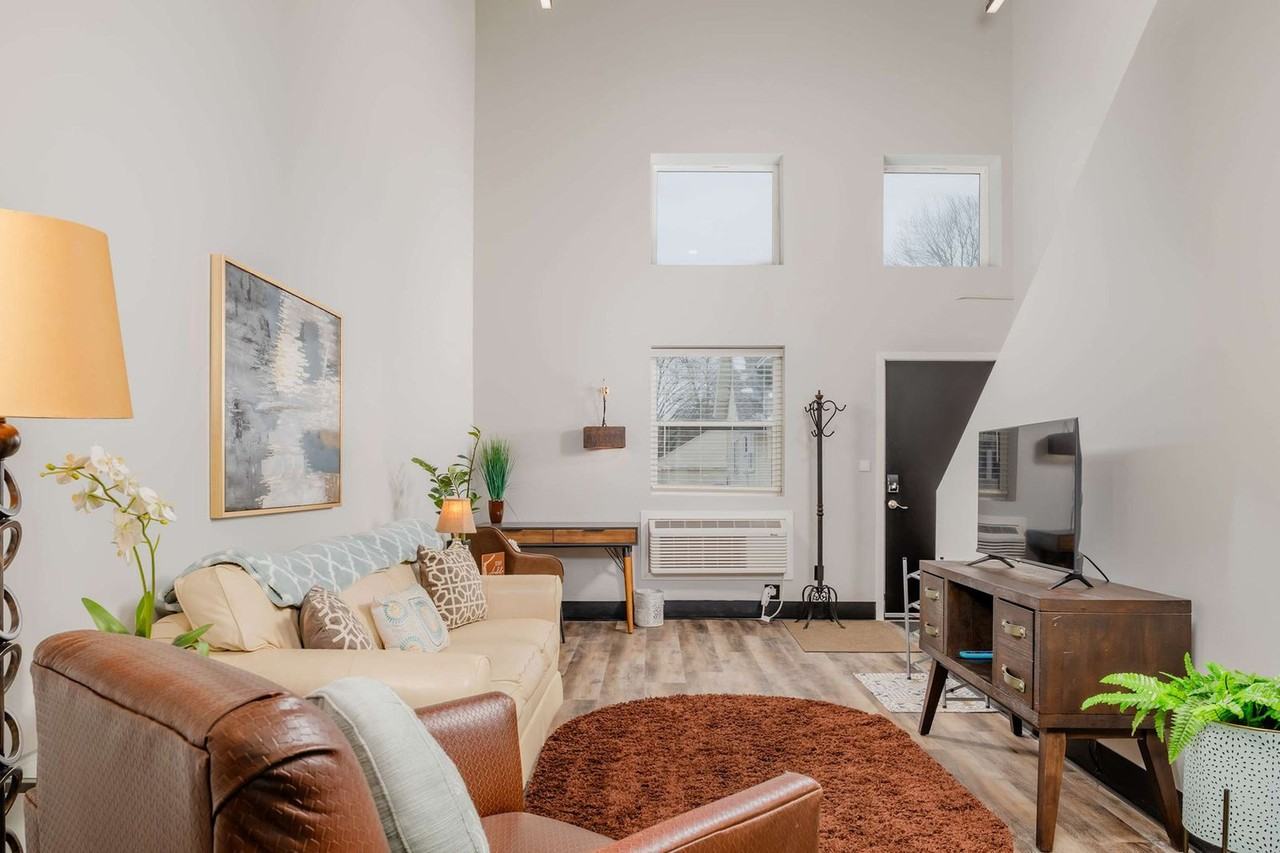 219 S Badger Ave #1387452P - Photo 2 of 12