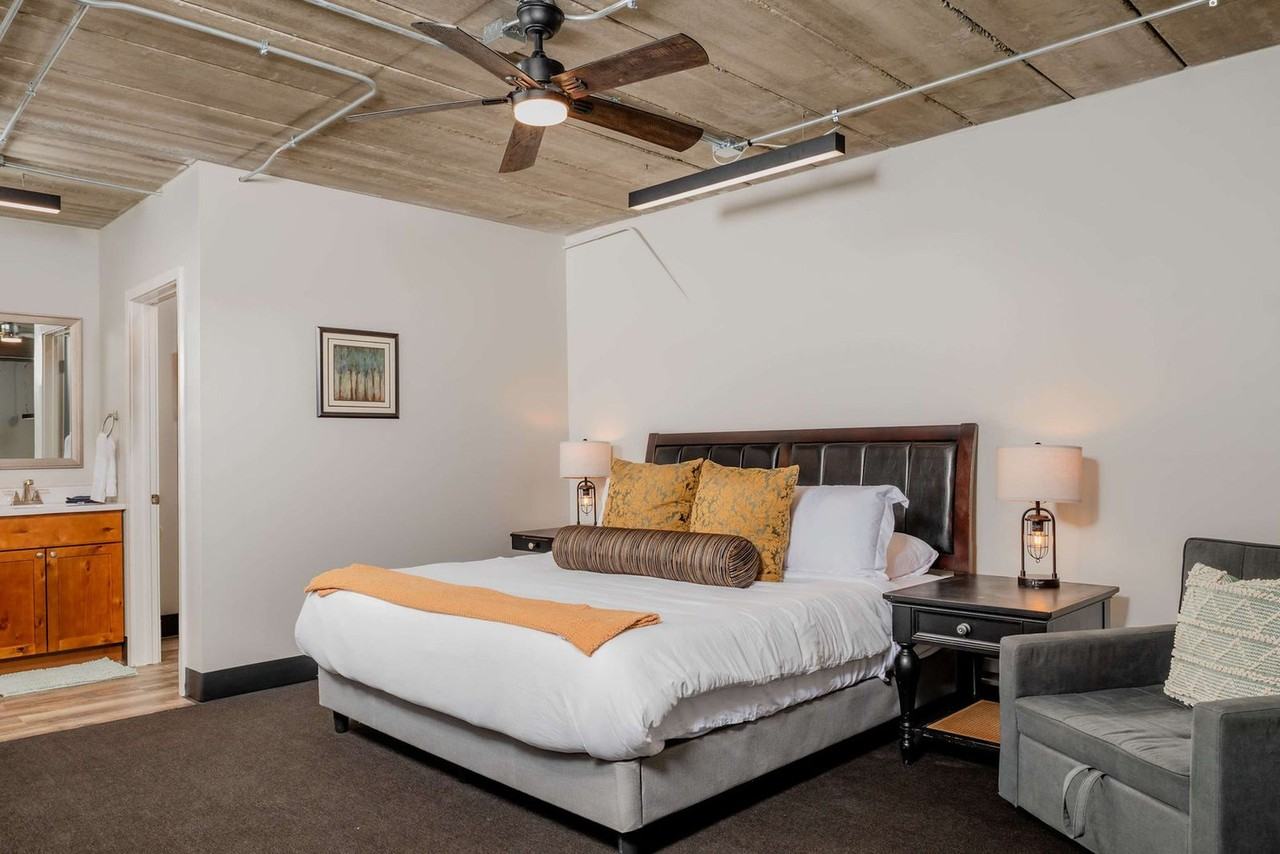 219 S Badger Ave #1387452P - Photo 6 of 12