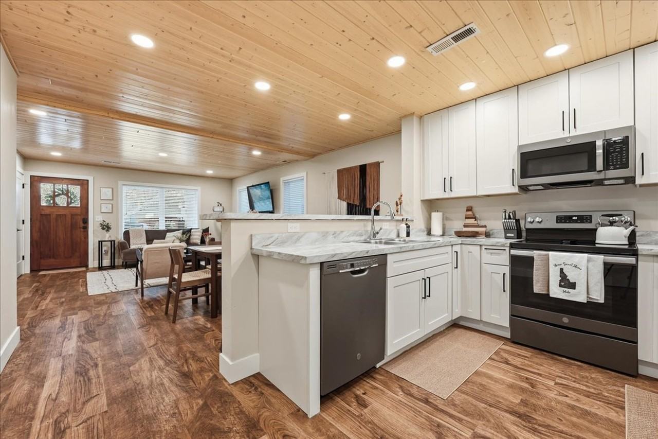 1434 S Euclid Ave #1388271P - Photo 3 of 34