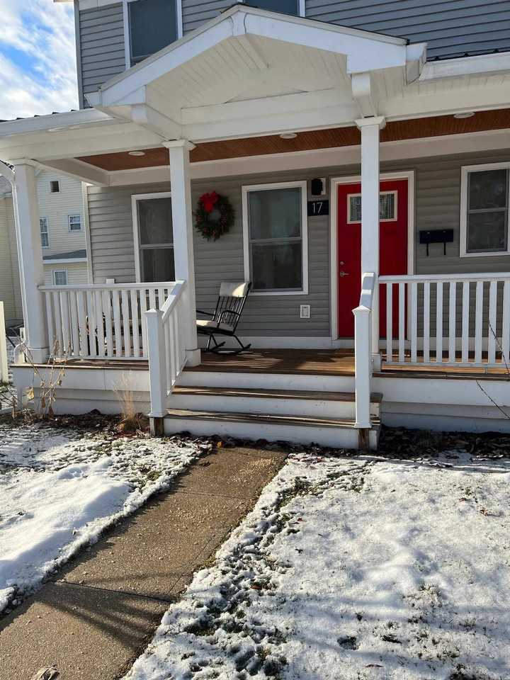 99 W Circular St #1388803P - Photo 2 of 9