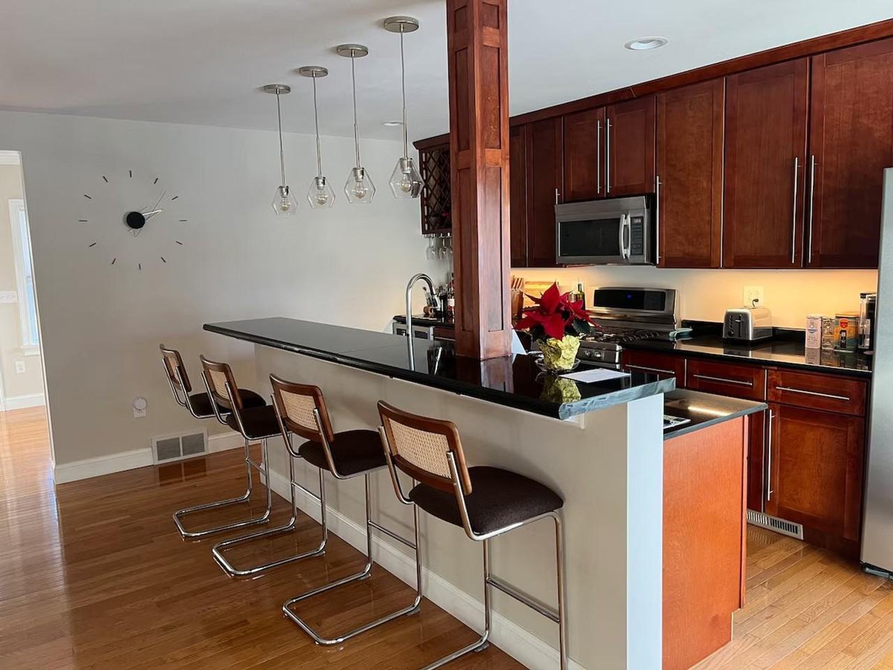 99 W Circular St #1388803P - Photo 3 of 9