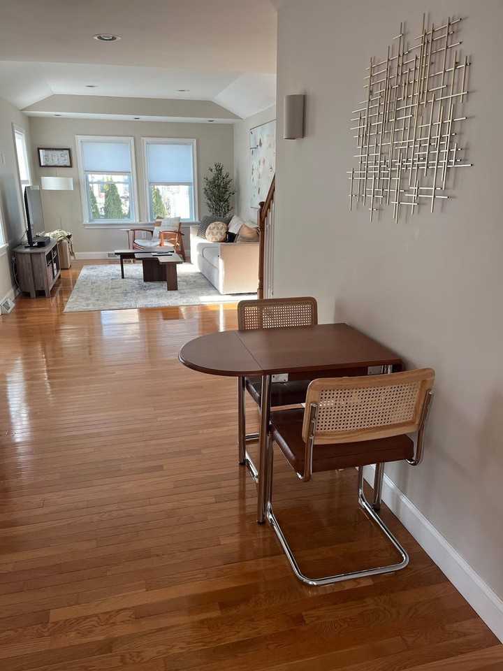 99 W Circular St #1388803P - Photo 4 of 9