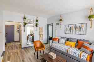 featured image of 1400 Montclair Ct