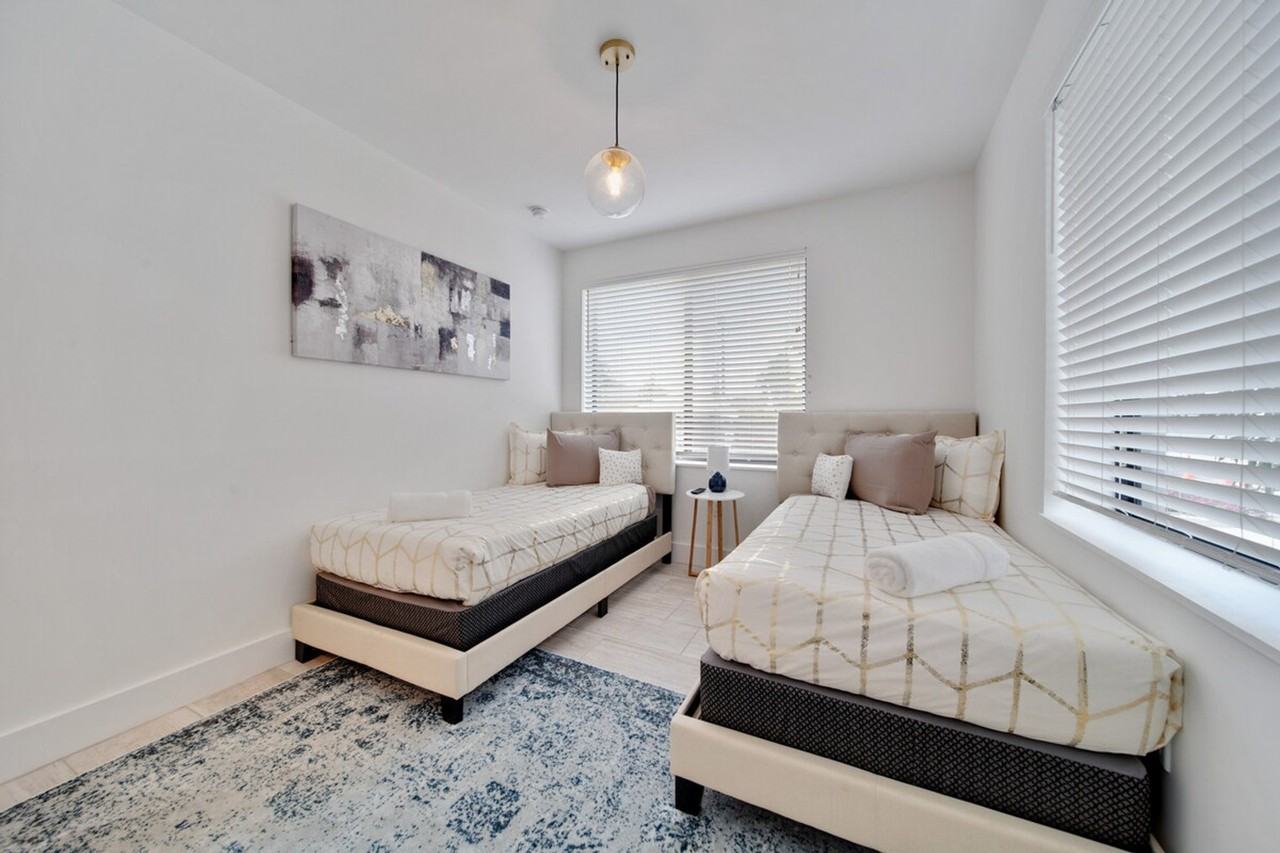 1302 Sw 22nd Ave #1388878P - Photo 3 of 19