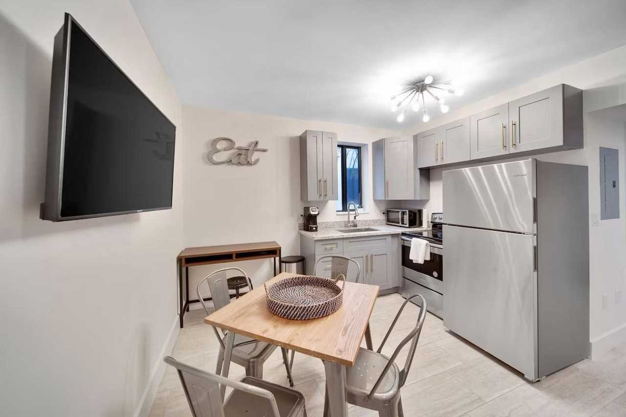 1434 Sw 22nd Ave #1388869P - Photo 3 of 10