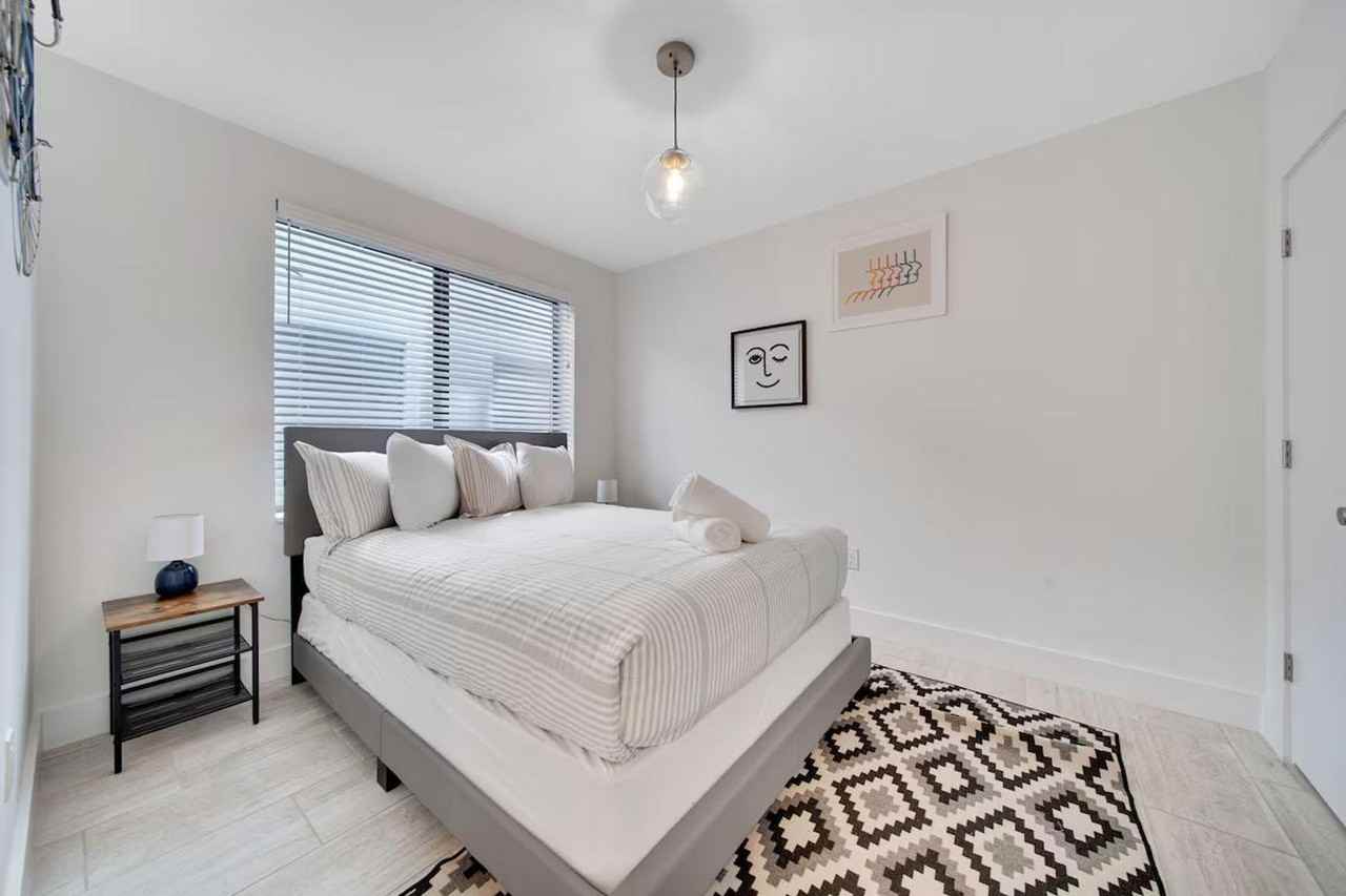 1434 Sw 22nd Ave #1388869P - Photo 7 of 10