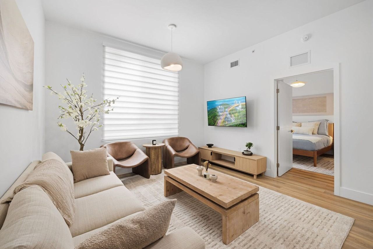 41 Nw 16th Ave #1388867P - Photo 2 of 17