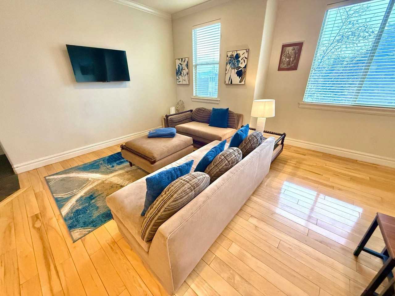 625 E 200 S #1389245P - Photo 2 of 28