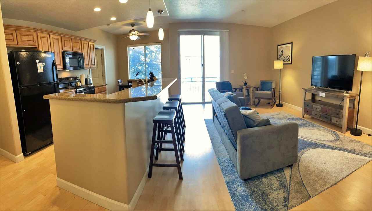 606 W South Temple St #1389252P - Photo 2 of 26