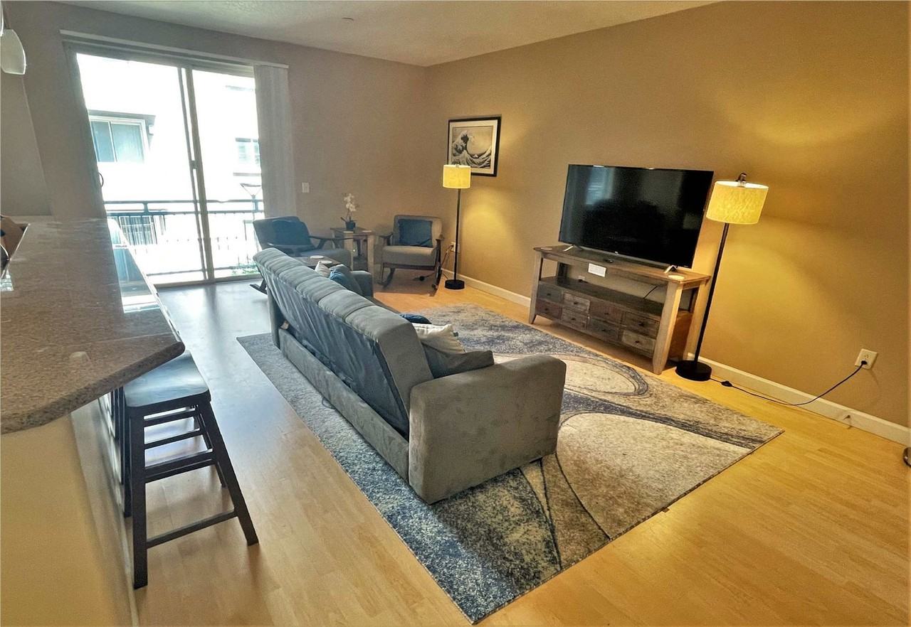 606 W South Temple St #1389252P - Photo 3 of 26