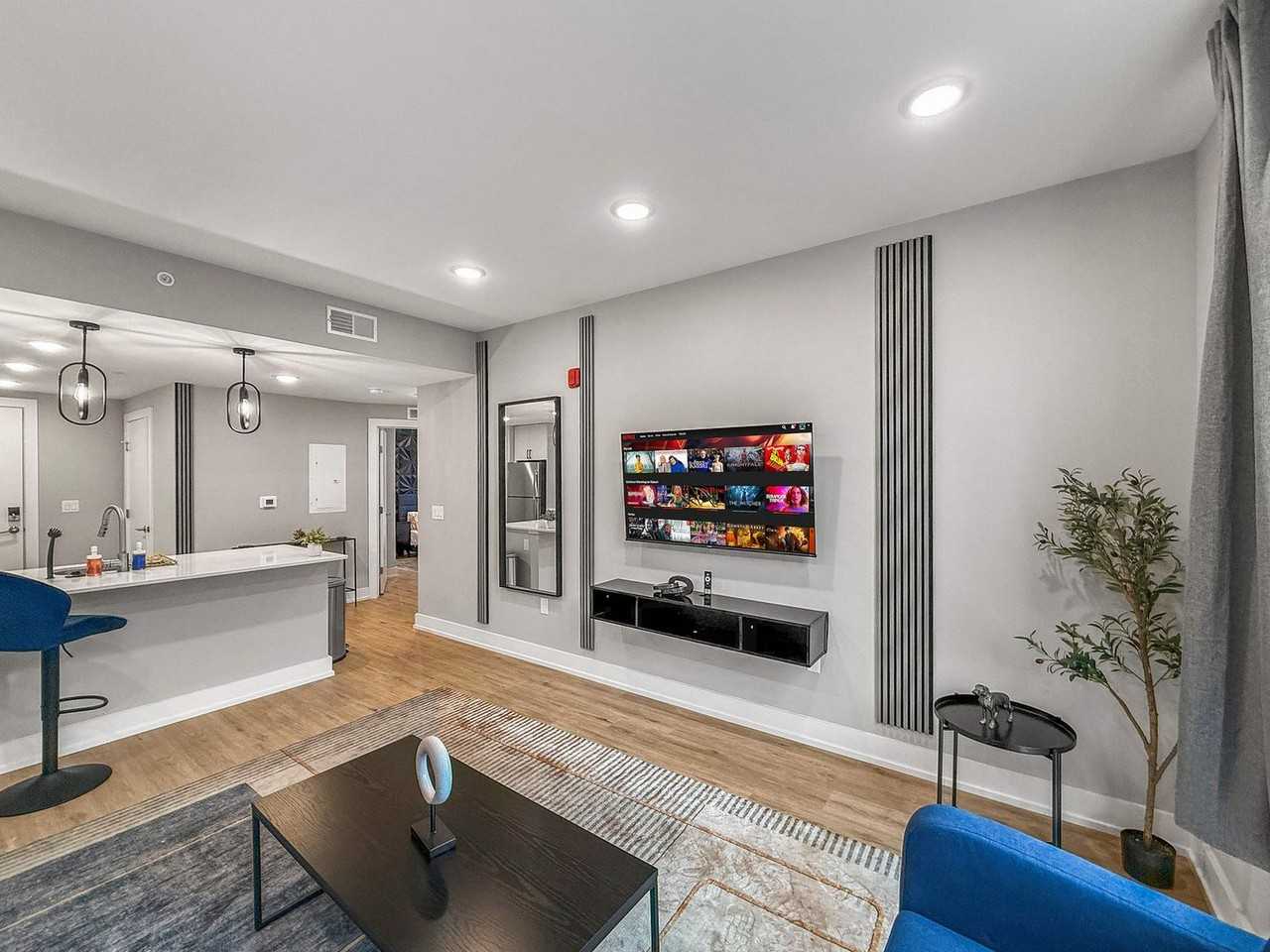 626 N Columbus Blvd #1055926P - Photo 3 of 16