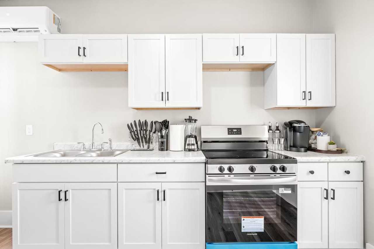 639 Maple Street - Photo 4 of 33