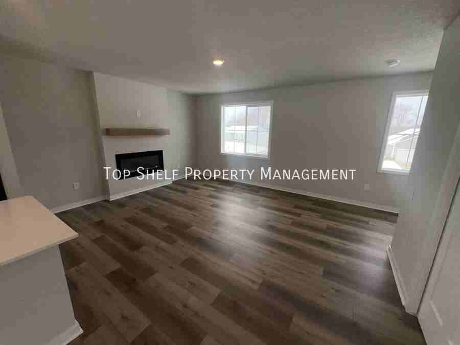 173 Ne 56th St - Photo 2 of 15