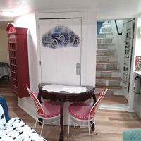 featured image of Gidding St & E 10th St