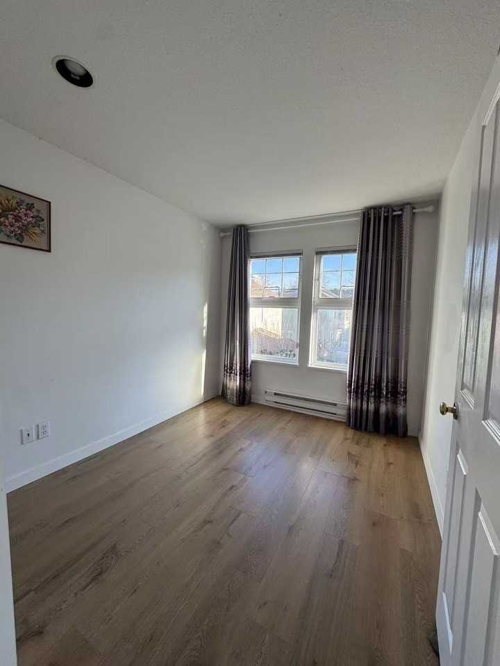 5800 Dover Crescent - Photo 5 of 11