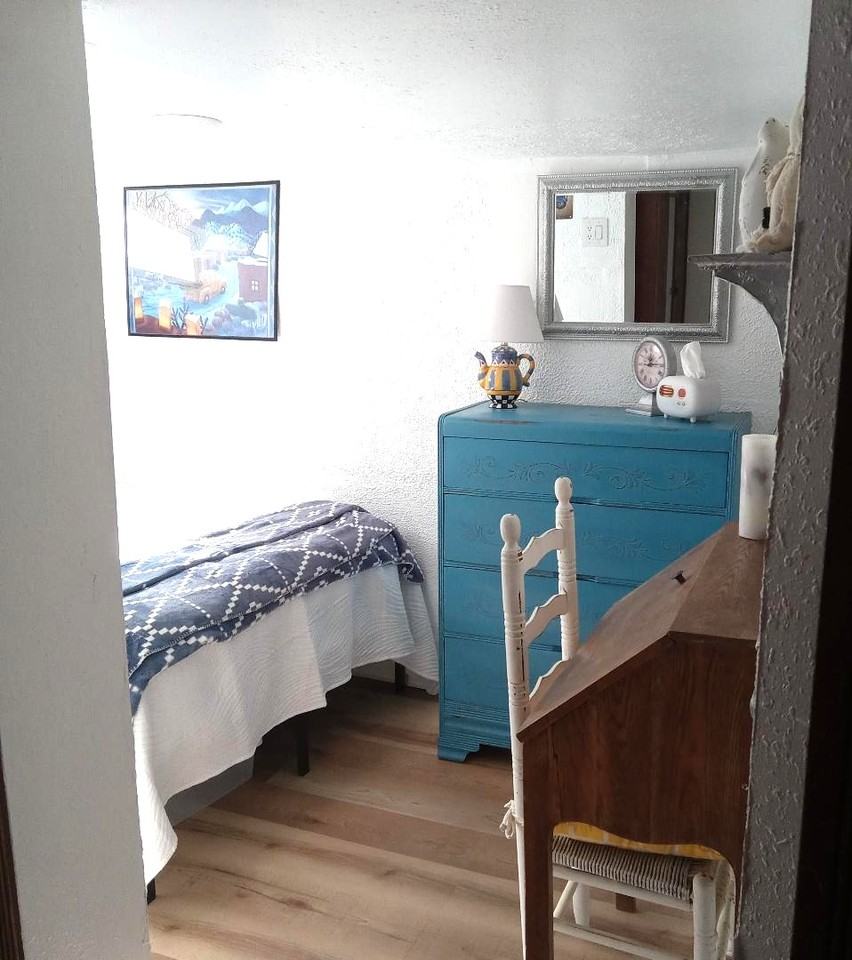 Gidding St & E 10th St - Photo 5 of 17