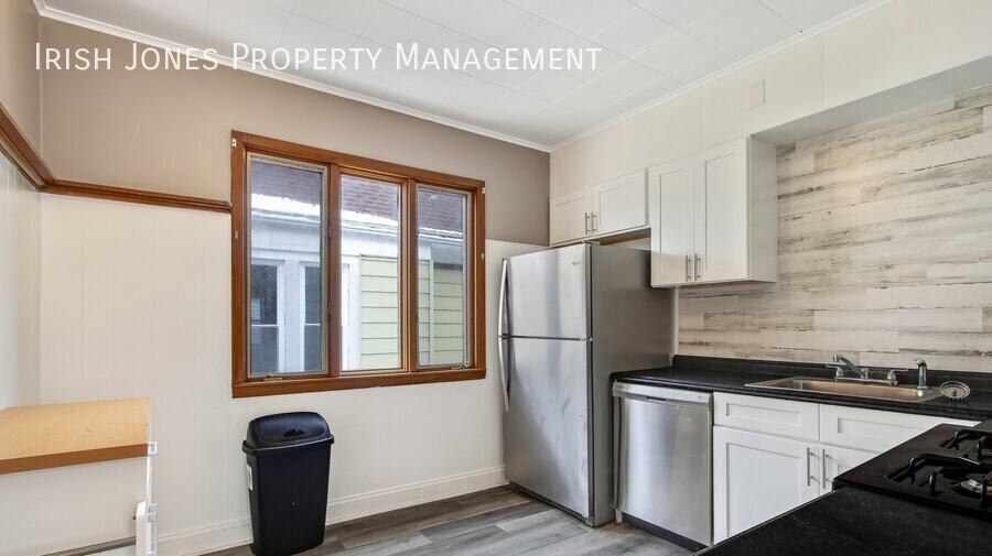 38 Rugby Rd - Photo 4 of 24