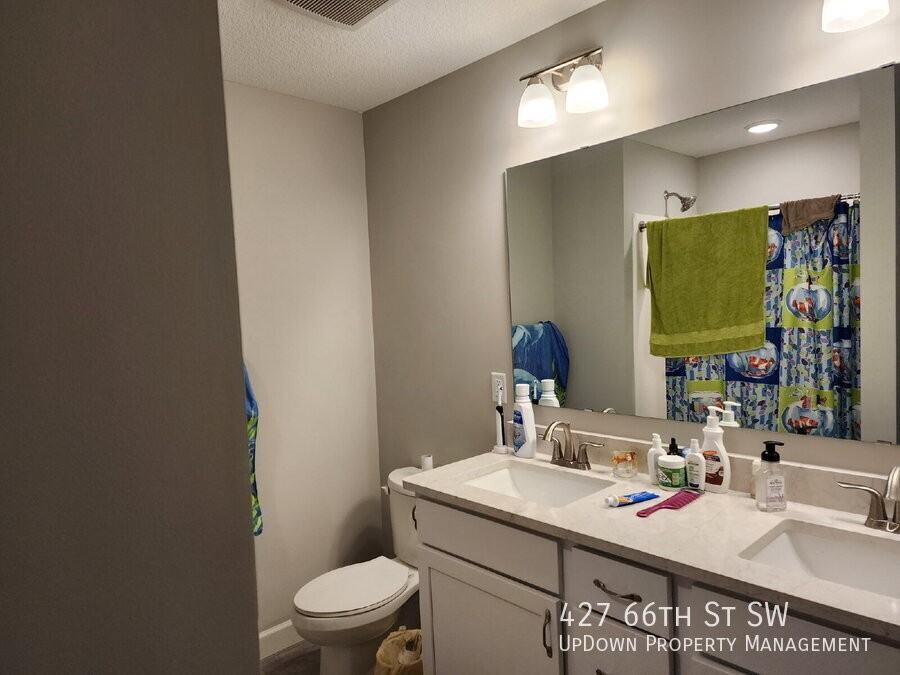 427 66th St Sw - Photo 3 of 10