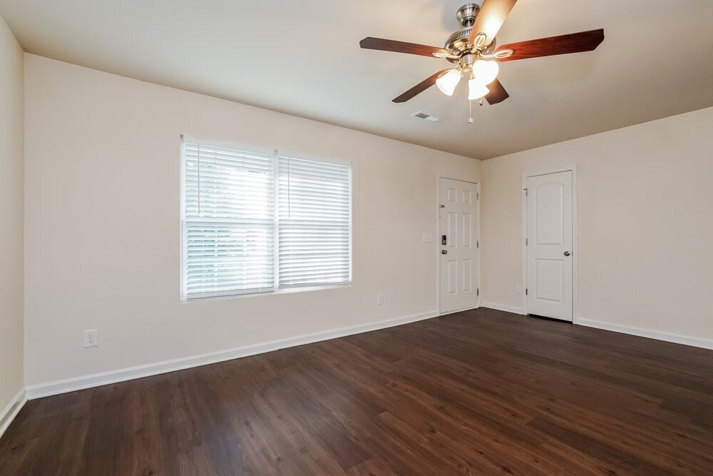 1433 Tamarino Dr - Photo 5 of 17