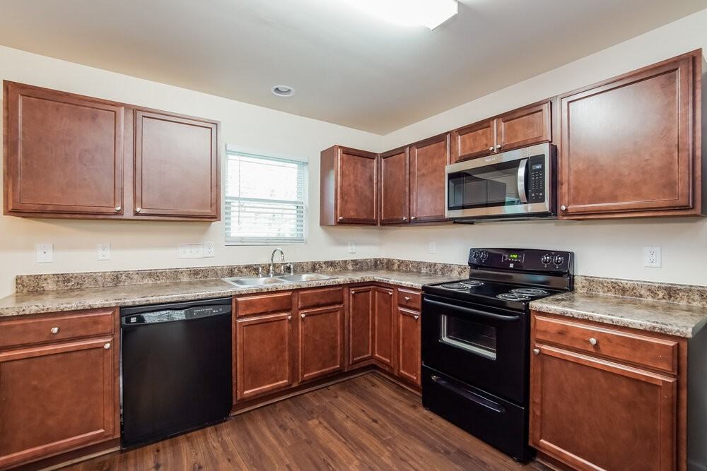 1433 Tamarino Dr - Photo 6 of 17