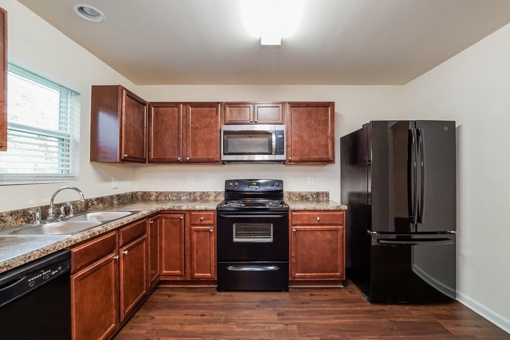 1433 Tamarino Dr - Photo 7 of 17