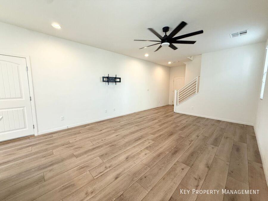 5414 Enchanted Rose St - Photo 3 of 36