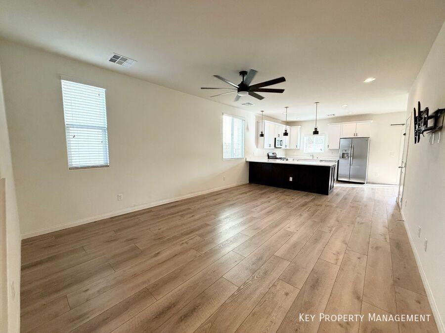 5414 Enchanted Rose St - Photo 4 of 36