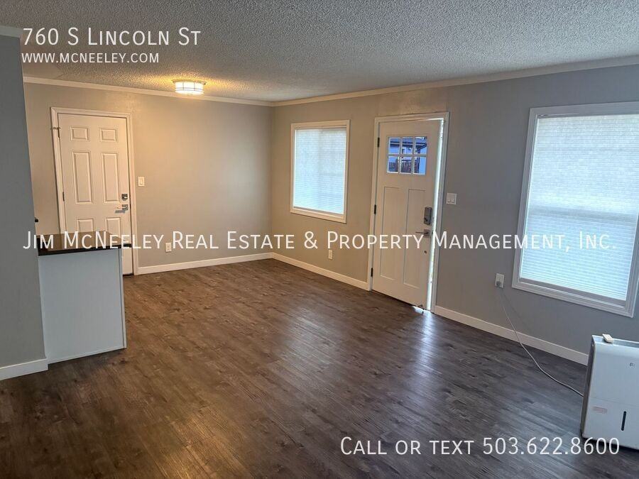 760 S Lincoln St - Photo 2 of 9