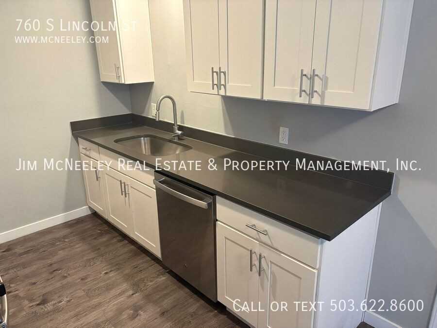 760 S Lincoln St - Photo 6 of 9