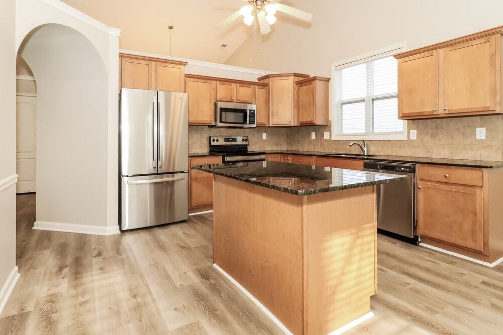 949 Simonton Glen Dr - Photo 7 of 17