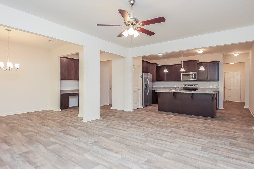 559 Green Willow Cir - Photo 5 of 17