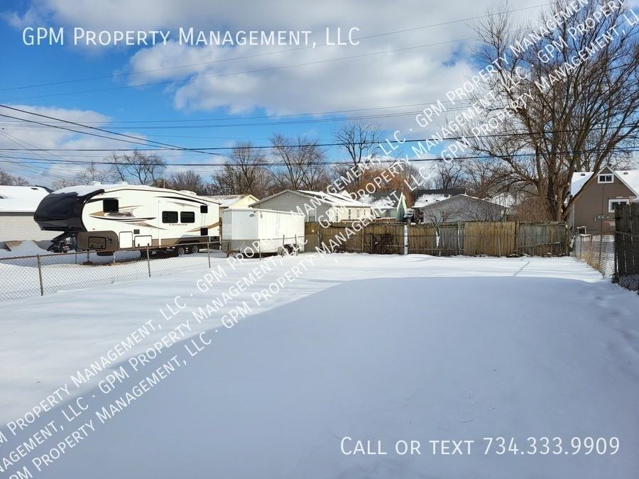 6339 Hampden St - Photo 3 of 12