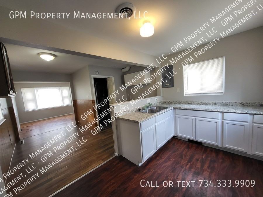 6339 Hampden St - Photo 6 of 12