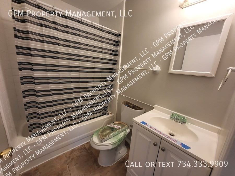 6339 Hampden St - Photo 7 of 12