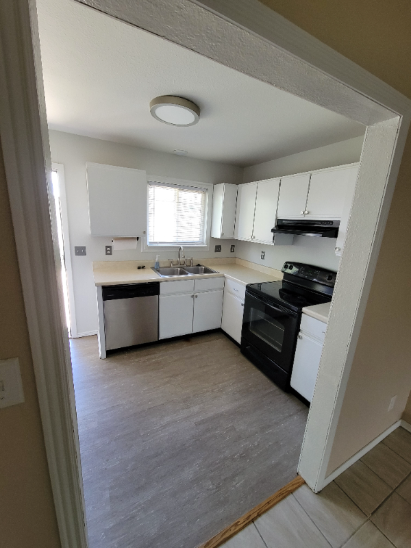 277 N Lincoln St - Photo 3 of 9