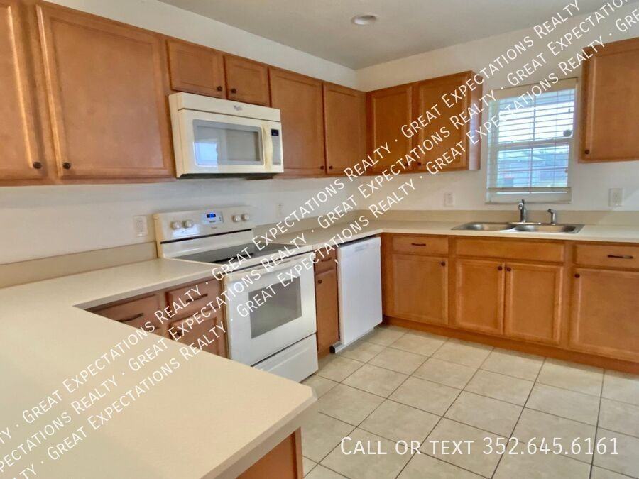 10561 Se 67th Ct - Photo 3 of 15