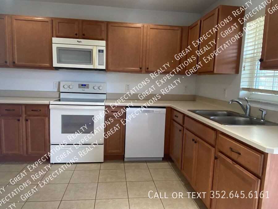 10561 Se 67th Ct - Photo 4 of 15