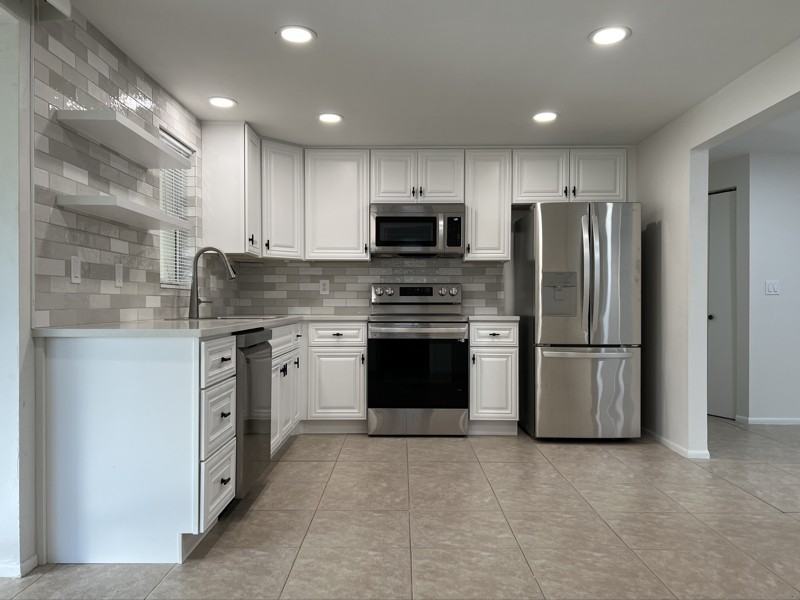 8820 Pohoy Ave - Photo 3 of 18