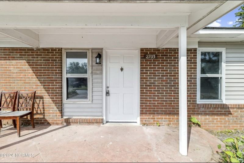 2703 Robeson St - Photo 4 of 19