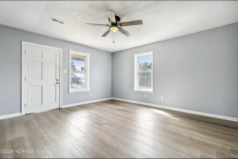 2703 Robeson St - Photo 5 of 19