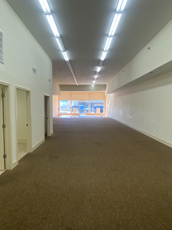 605 605/607 E Commerce St #605 - Photo 3 of 8