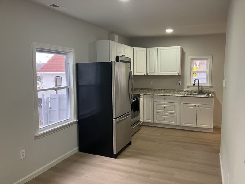 25 Beech St #B - Photo 3 of 20