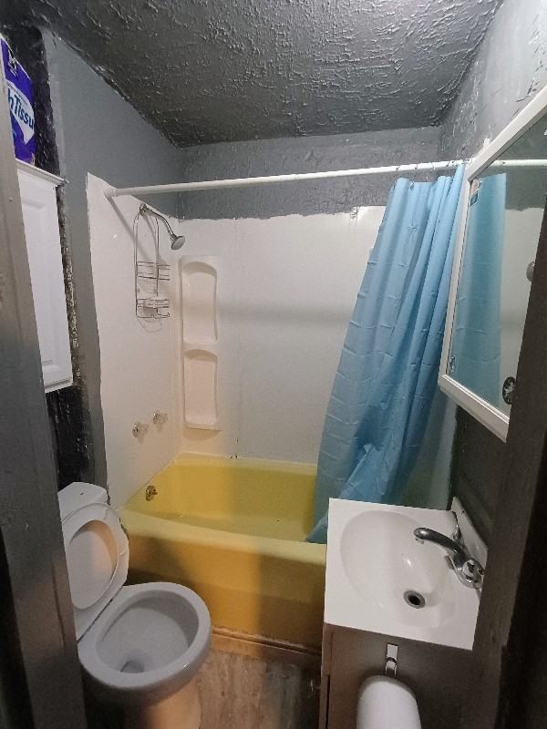 9 Nutt Ave #3 - Photo 4 of 7