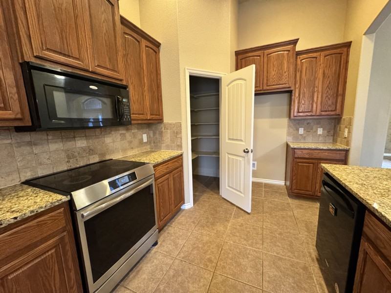 1801 E Jacksonville St - Photo 7 of 39